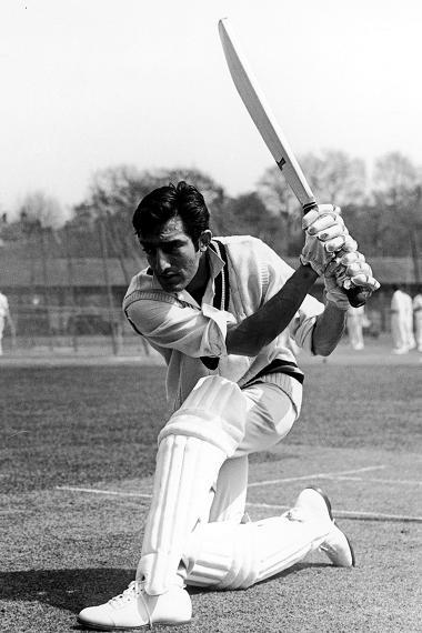 14 Potret lawas ayah Saif Ali Khan, Mansoor Ali Khan Pataudi yang atlet  kriket – keepingtimes