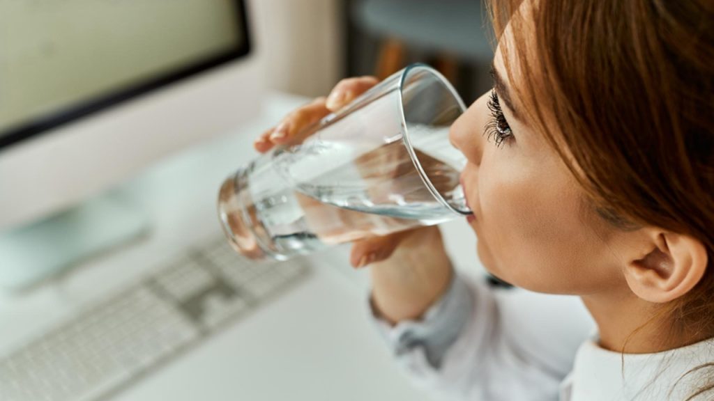 Minum Air Putih
