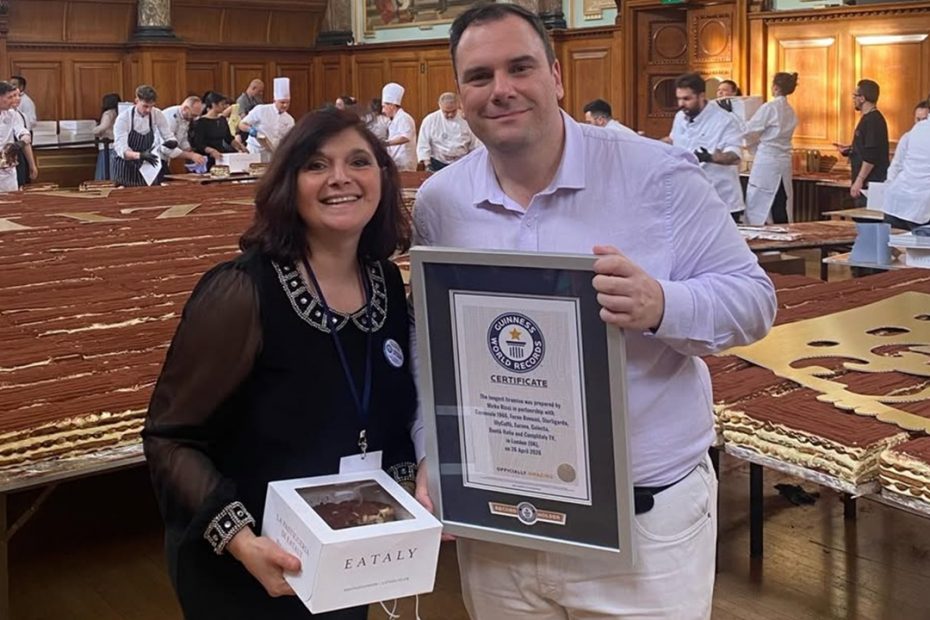 100 Chef Italia Berhasil Ciptakan Tiramisu yang Pecahkan Rekor Dunia
