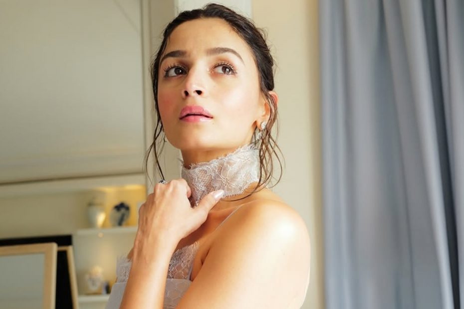 Alia Bhatt Beri Balasan Cerdas untuk Netizen Nyinyir soal Dirinya di Cannes