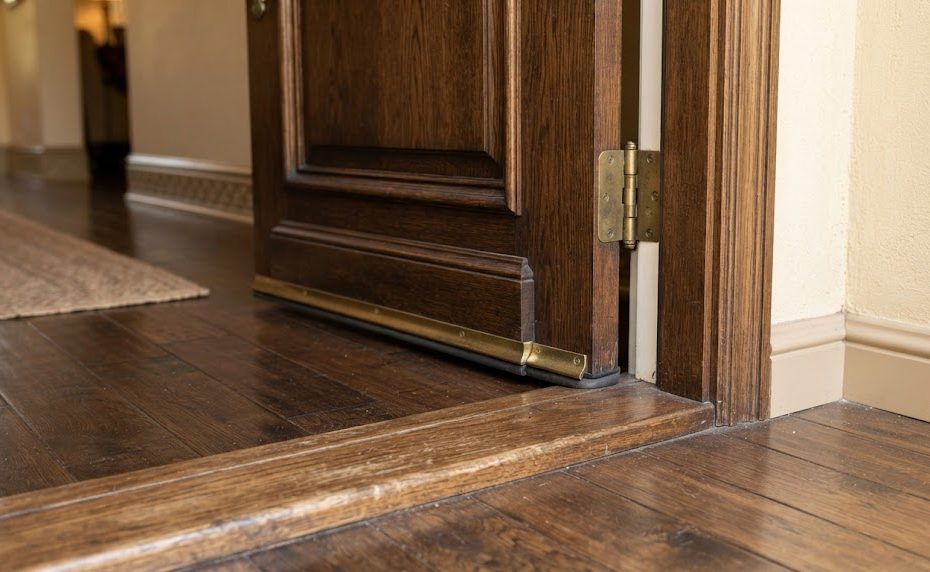 Pintu Rumah Berderit
